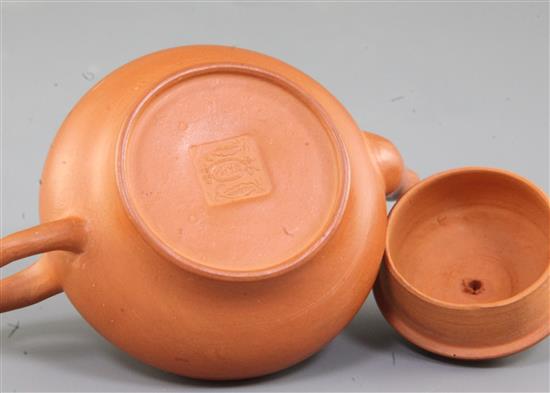 A small Chinese Yixing pottery teapot and cover, spout to handle 11cm